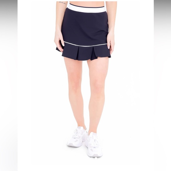 Mono B Clean Lines Skort Size L Black Pull On Style White Stripe Elastic Waist - Picture 1 of 12